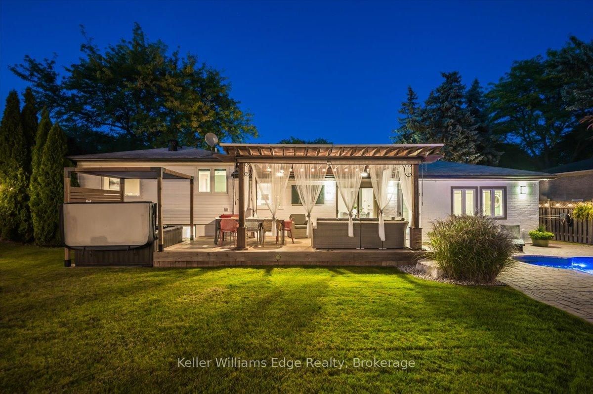 Detached House for sale at 400 Sunset Drive, Oakville, Ontario, L6L 3N2 - West - MLS: W12897010