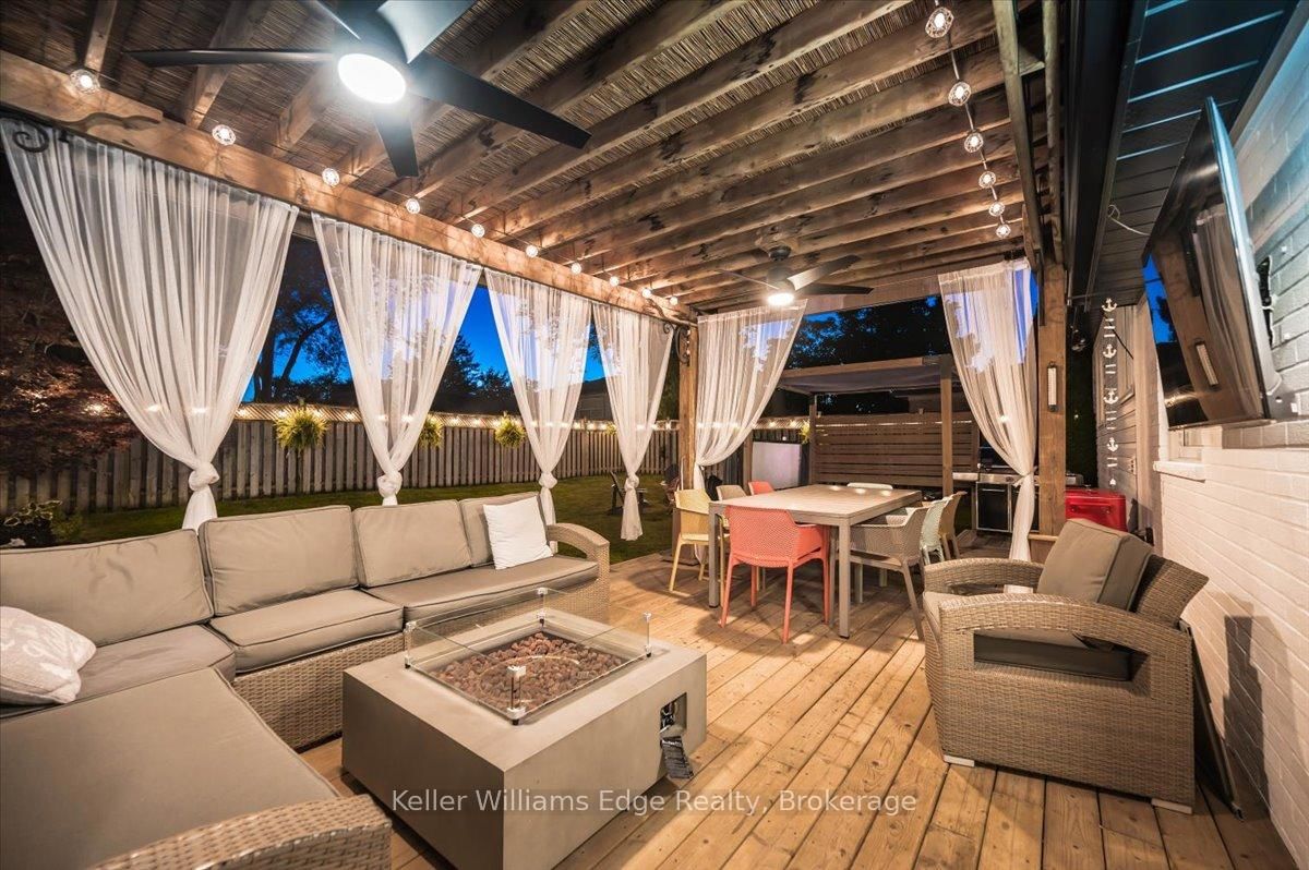 Detached House for sale at 400 Sunset Drive, Oakville, Ontario, L6L 3N2 - West - MLS: W12897010