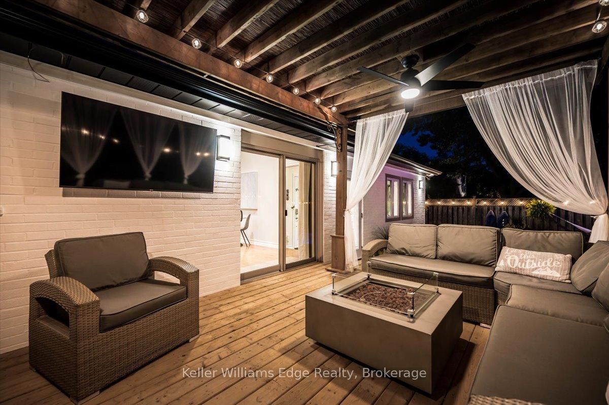 Detached House for sale at 400 Sunset Drive, Oakville, Ontario, L6L 3N2 - West - MLS: W12897010