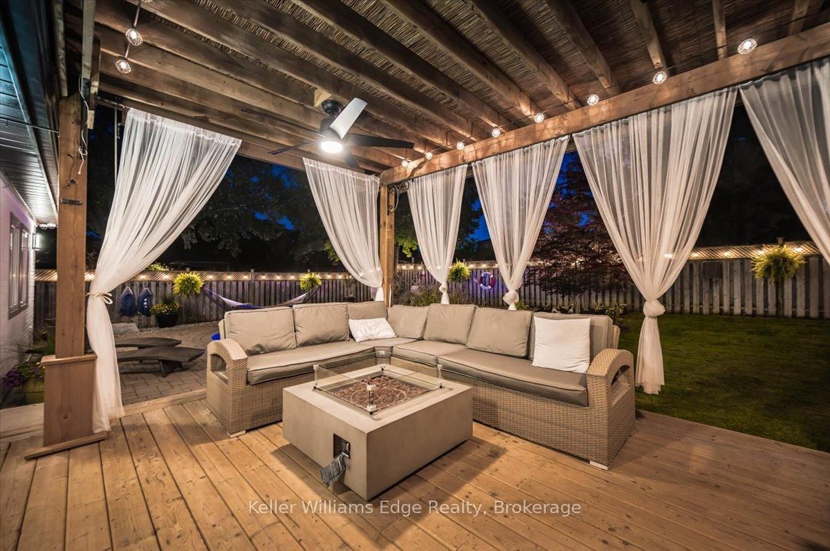 Detached House for sale at 400 Sunset Drive, Oakville, Ontario, L6L 3N2 - West - MLS: W12897010