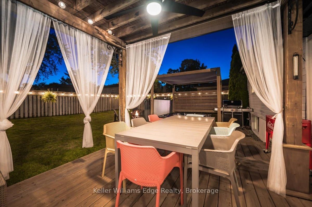 Detached House for sale at 400 Sunset Drive, Oakville, Ontario, L6L 3N2 - West - MLS: W12897010