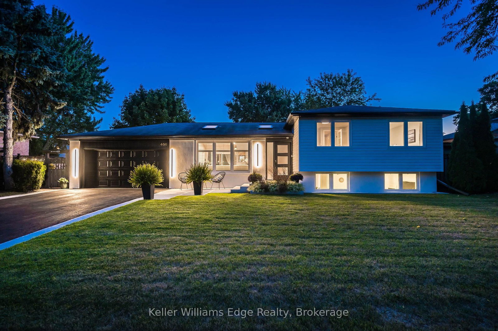 Detached House for sale at 400 Sunset Drive, Oakville, Ontario, L6L 3N2 - West - MLS: W12897010