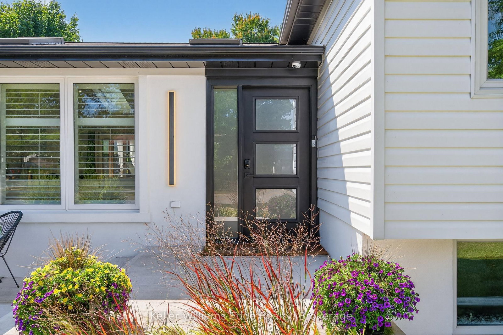 Detached House for sale at 400 Sunset Drive, Oakville, Ontario, L6L 3N2 - West - MLS: W12897010