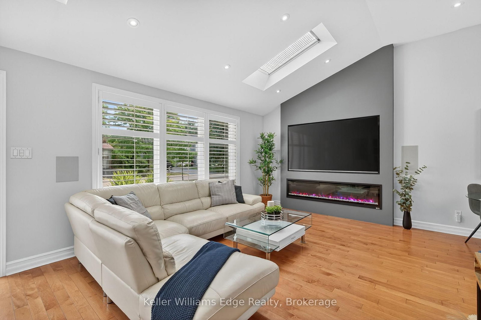 Detached House for sale at 400 Sunset Drive, Oakville, Ontario, L6L 3N2 - West - MLS: W12897010