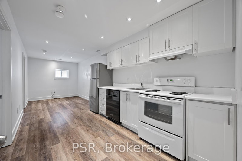 Lower - 965 Briar Hill Ave, Toronto, M6B 1M4 | Image 2