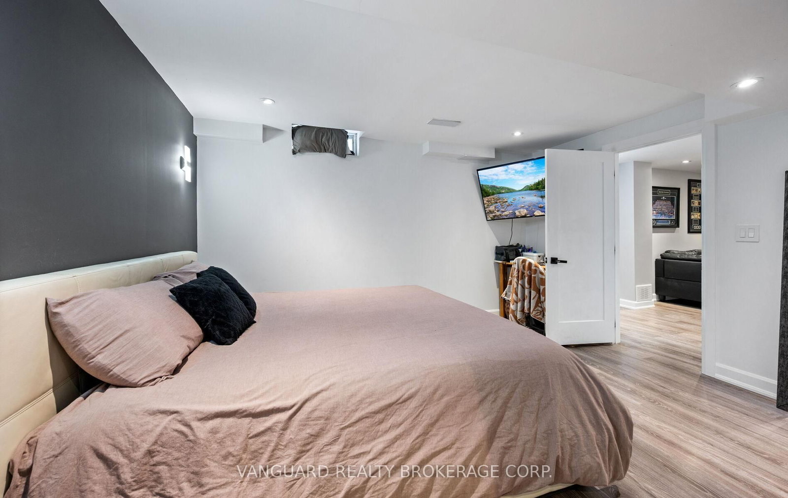 Detached House for sale at 1130 Little Crescent, Milton, Ontario, L9T 6T2 - Clarke - MLS: W12897178