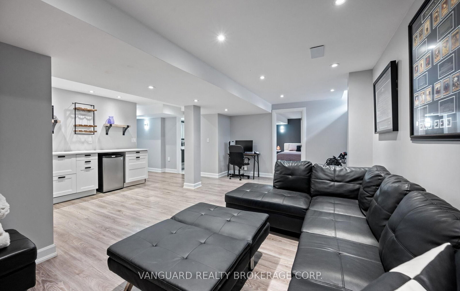 Detached House for sale at 1130 Little Crescent, Milton, Ontario, L9T 6T2 - Clarke - MLS: W12897178