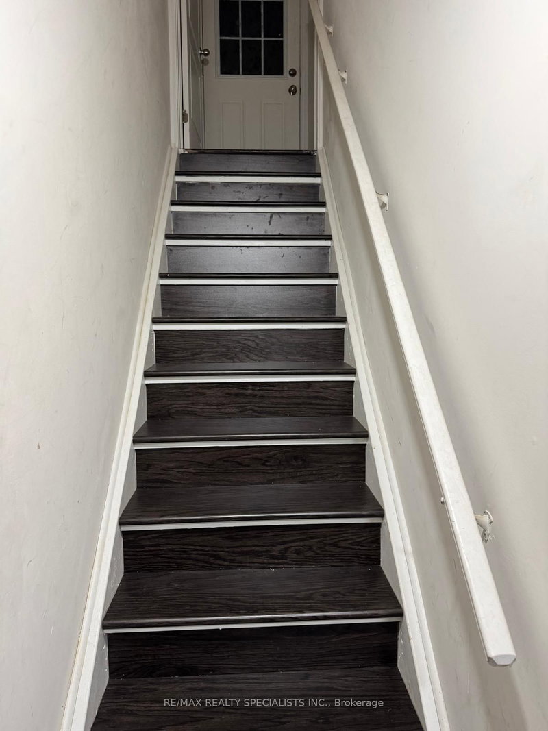 home for lease on BASEMENT-16 Edinburgh Drive