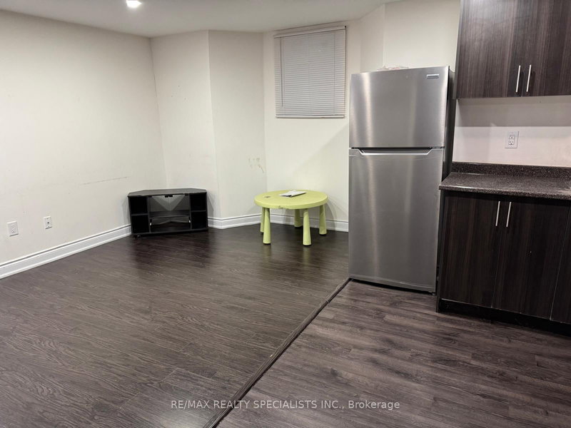 BASEMENT - 16 Edinburgh Dr, Brampton, L6Y 6A7 | Image 3