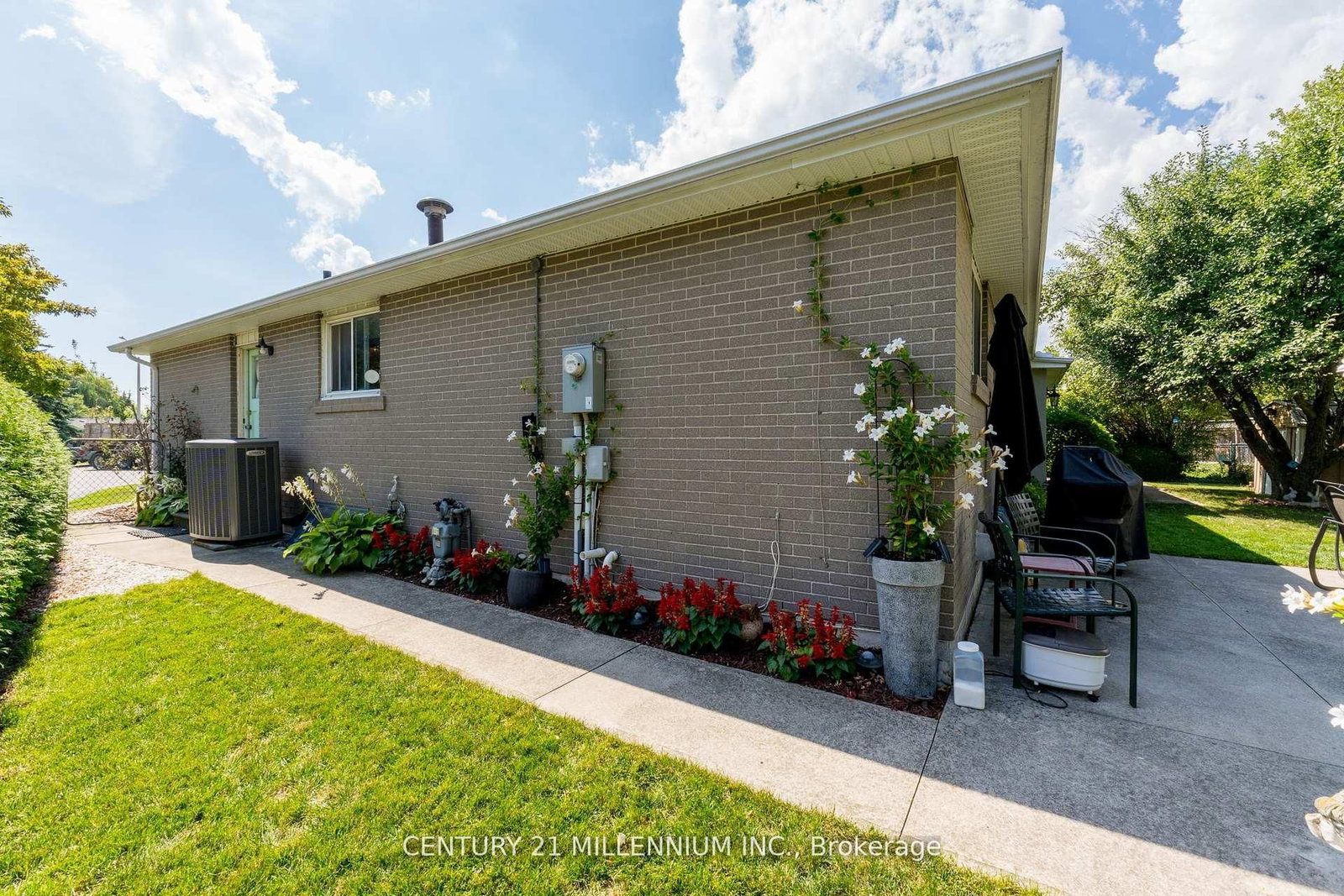 Detached House for sale at 20 Dunblaine Crescent, Brampton, Ontario, L6T 3H2 - Southgate - MLS: W12897572