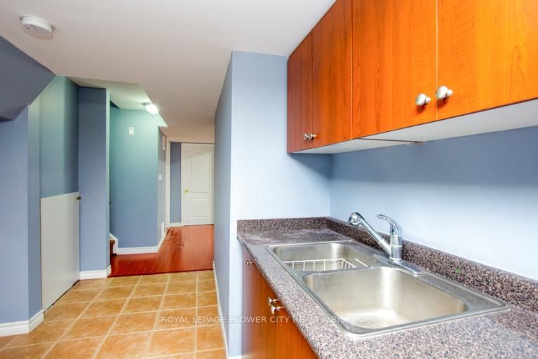 18 Saint Eugene Street - Photo 12