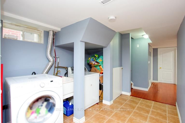 18 Saint Eugene Street - Photo 13