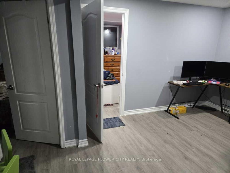 18 Saint Eugene St, Brampton, L6Y 0K9 | Image 2