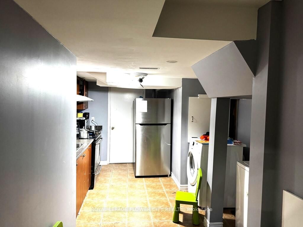 18 Saint Eugene Street - Photo 3