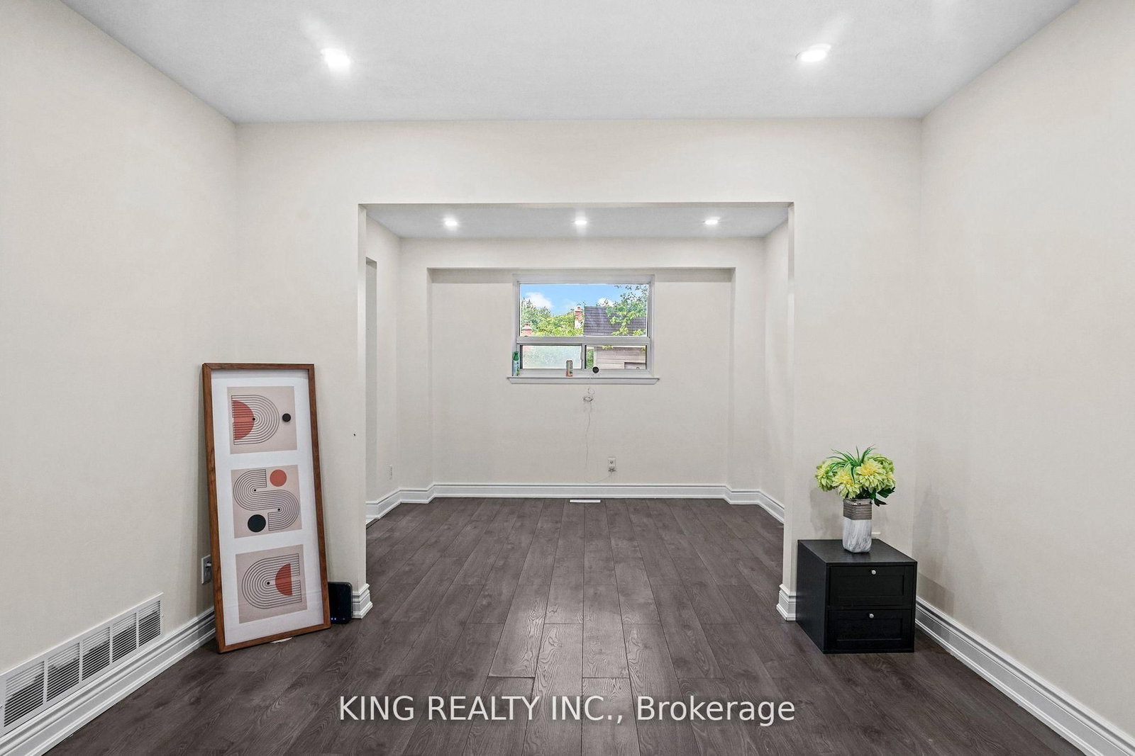 Semi-Detached House for sale at 16 Wimbledon Court, Brampton, Ontario, L6V 2S4 - Brampton North - MLS: W12897962