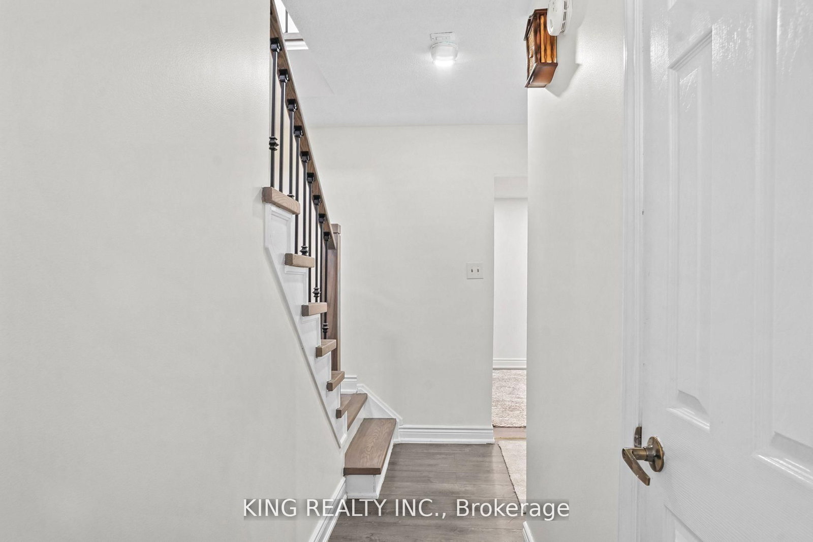 Semi-Detached House for sale at 16 Wimbledon Court, Brampton, Ontario, L6V 2S4 - Brampton North - MLS: W12897962