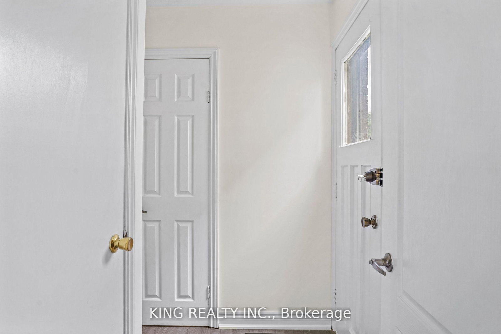 Semi-Detached House for sale at 16 Wimbledon Court, Brampton, Ontario, L6V 2S4 - Brampton North - MLS: W12897962