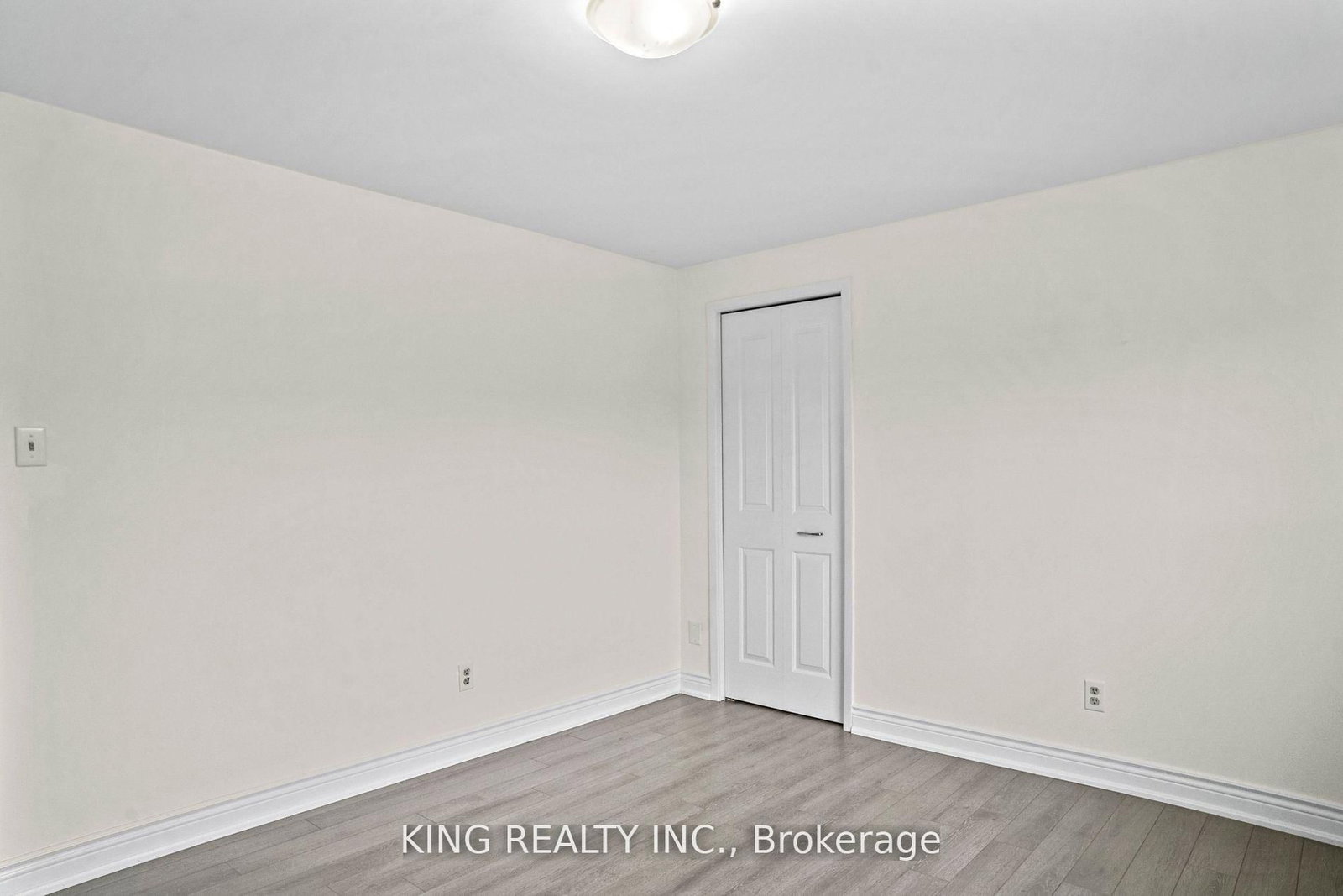 Semi-Detached House for sale at 16 Wimbledon Court, Brampton, Ontario, L6V 2S4 - Brampton North - MLS: W12897962