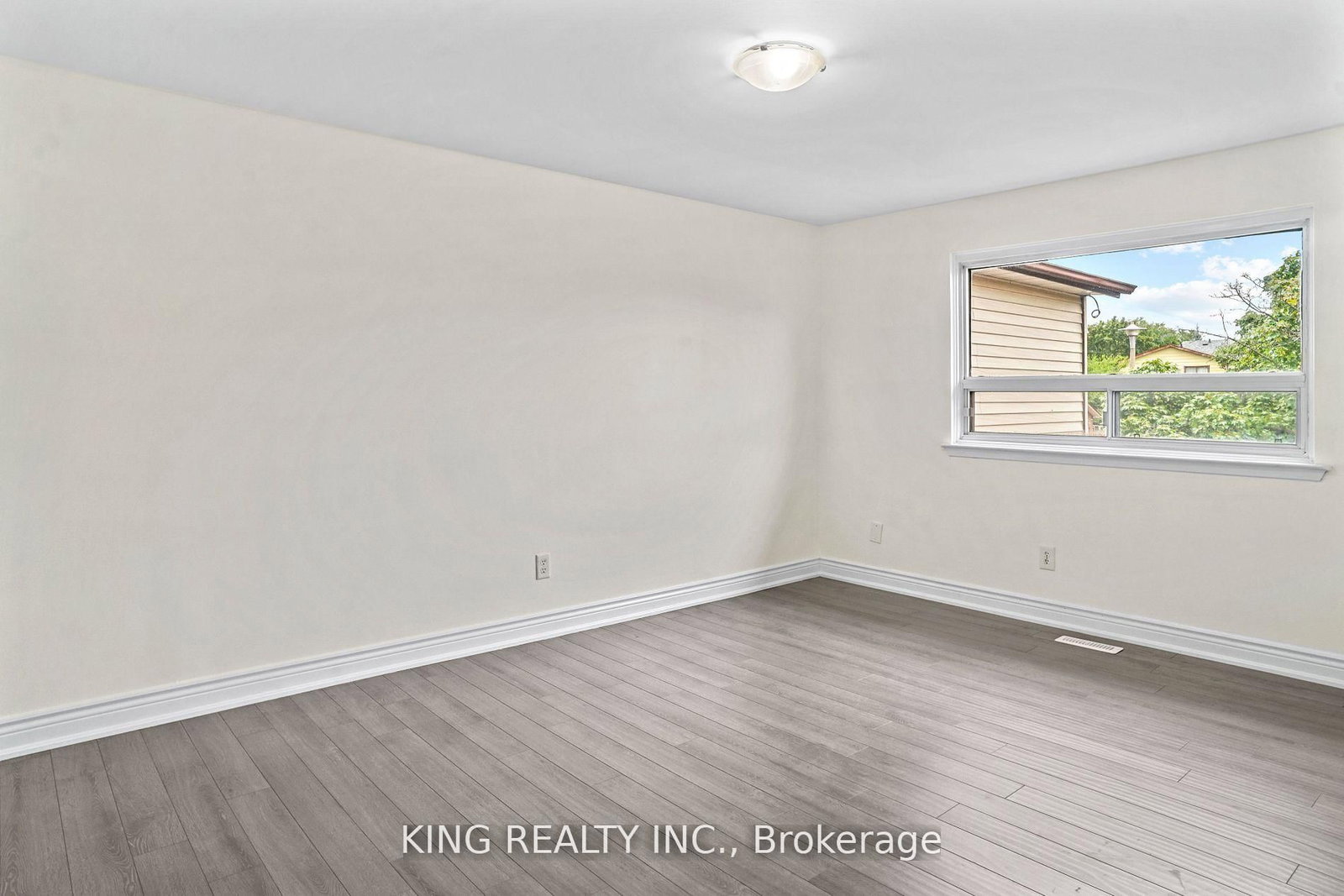 Semi-Detached House for sale at 16 Wimbledon Court, Brampton, Ontario, L6V 2S4 - Brampton North - MLS: W12897962