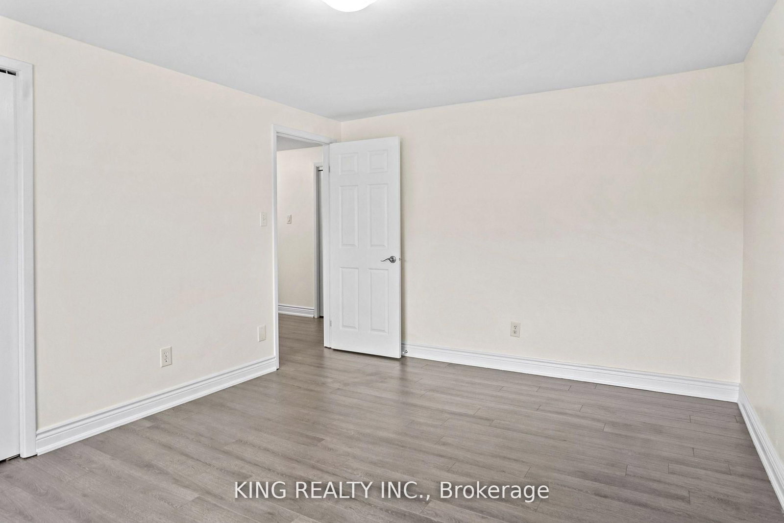 Semi-Detached House for sale at 16 Wimbledon Court, Brampton, Ontario, L6V 2S4 - Brampton North - MLS: W12897962