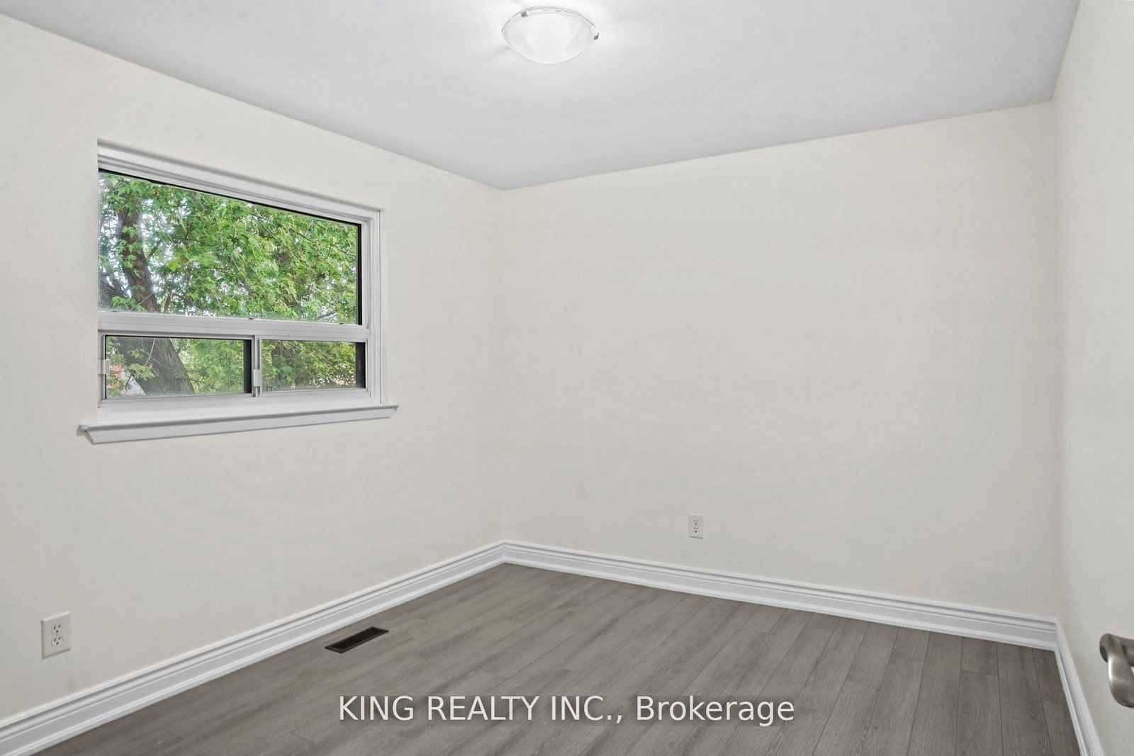 Semi-Detached House for sale at 16 Wimbledon Court, Brampton, Ontario, L6V 2S4 - Brampton North - MLS: W12897962