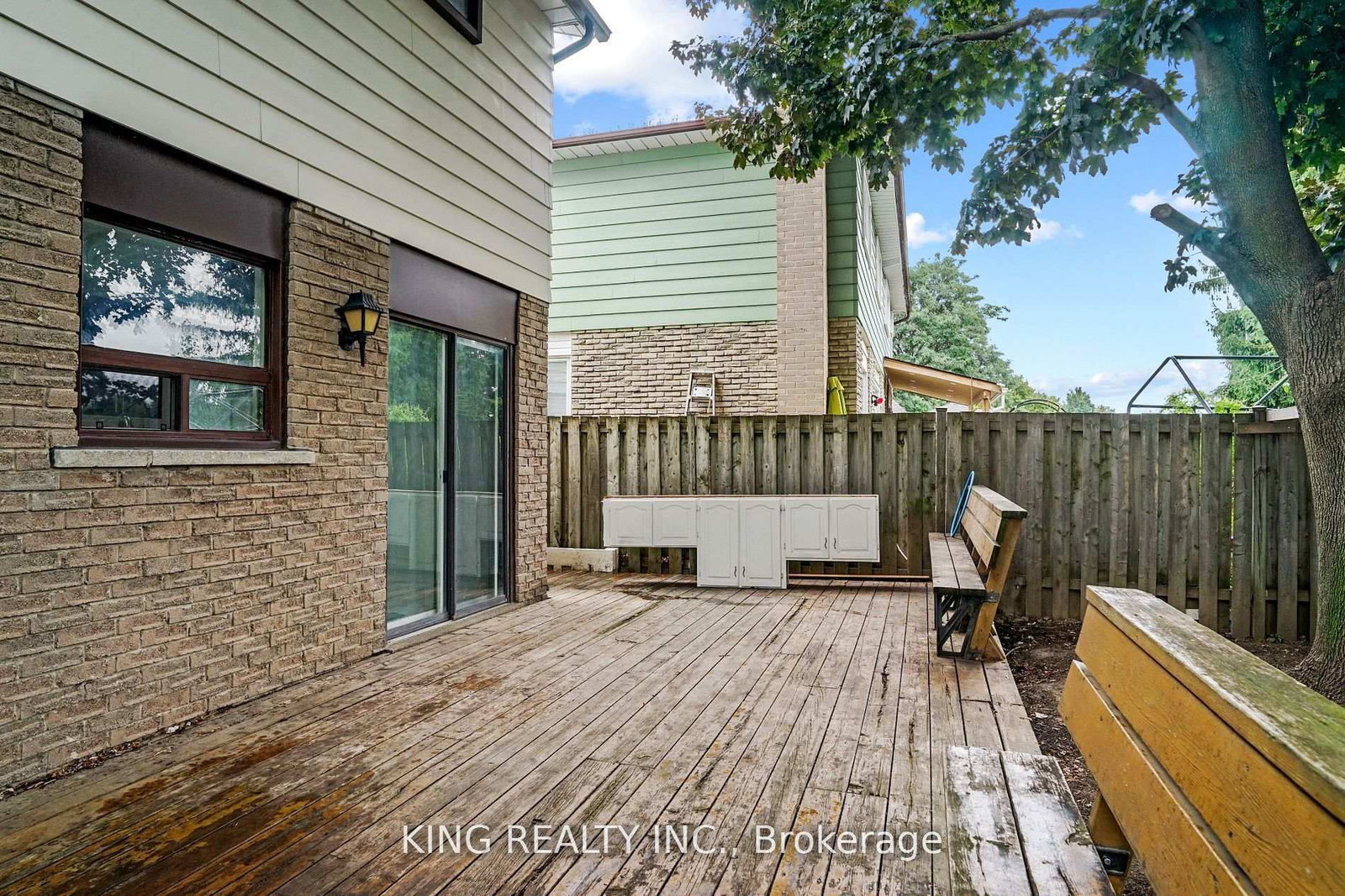 Semi-Detached House for sale at 16 Wimbledon Court, Brampton, Ontario, L6V 2S4 - Brampton North - MLS: W12897962