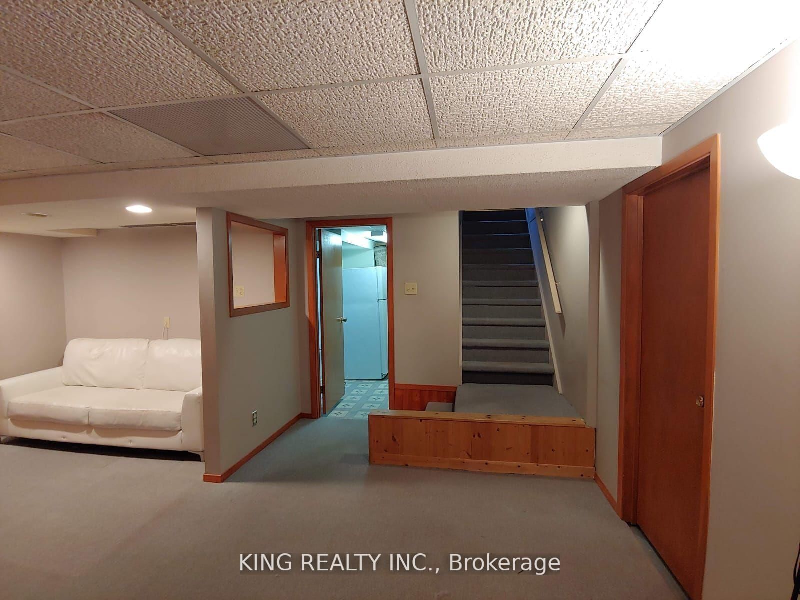 Semi-Detached House for sale at 16 Wimbledon Court, Brampton, Ontario, L6V 2S4 - Brampton North - MLS: W12897962