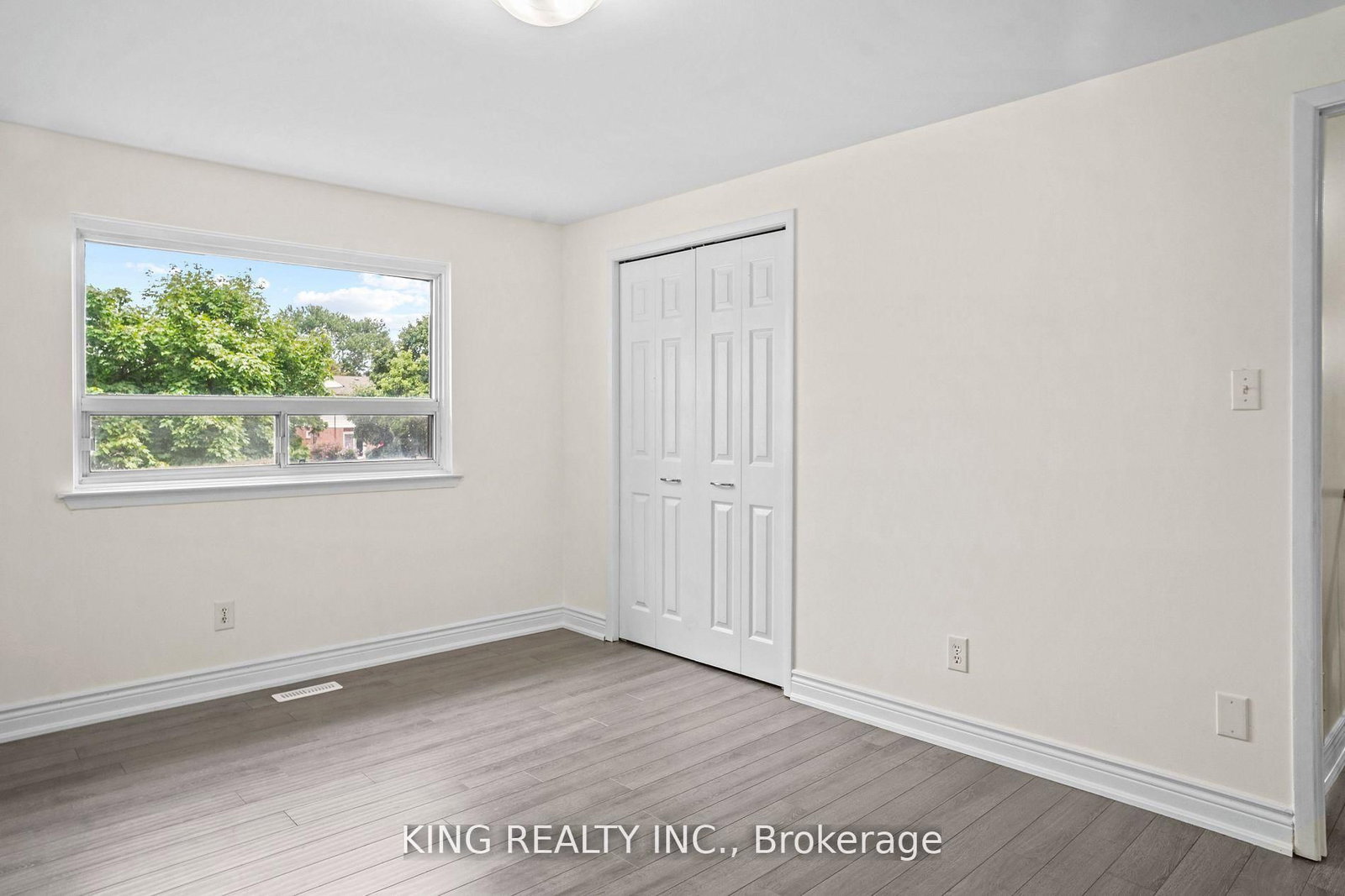 Semi-Detached House for sale at 16 Wimbledon Court, Brampton, Ontario, L6V 2S4 - Brampton North - MLS: W12897962