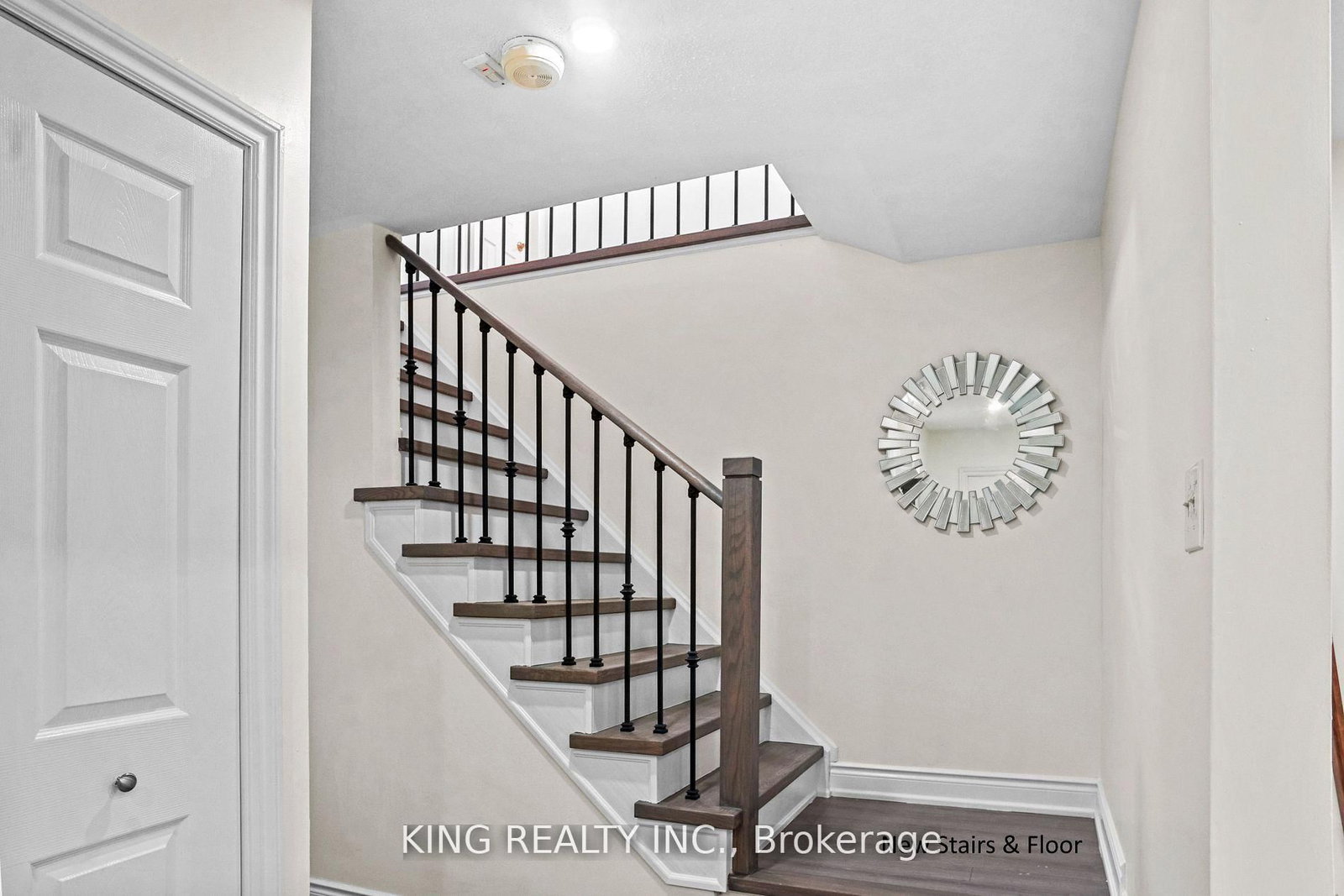 Semi-Detached House for sale at 16 Wimbledon Court, Brampton, Ontario, L6V 2S4 - Brampton North - MLS: W12897962