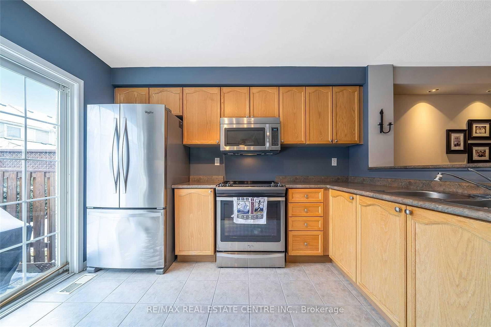 Townhouse for lease at 1024 Barclay Circle, Milton, Ontario, L9T 5W5 - Beaty - MLS: W12898090