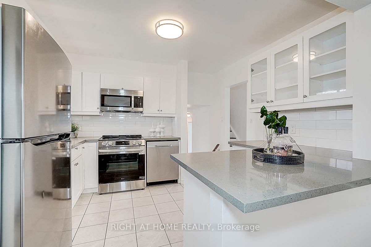 Detached House for sale at 11 Tullamore Road, Brampton, Ontario, L6W 1J6 - Brampton East - MLS: W12898264