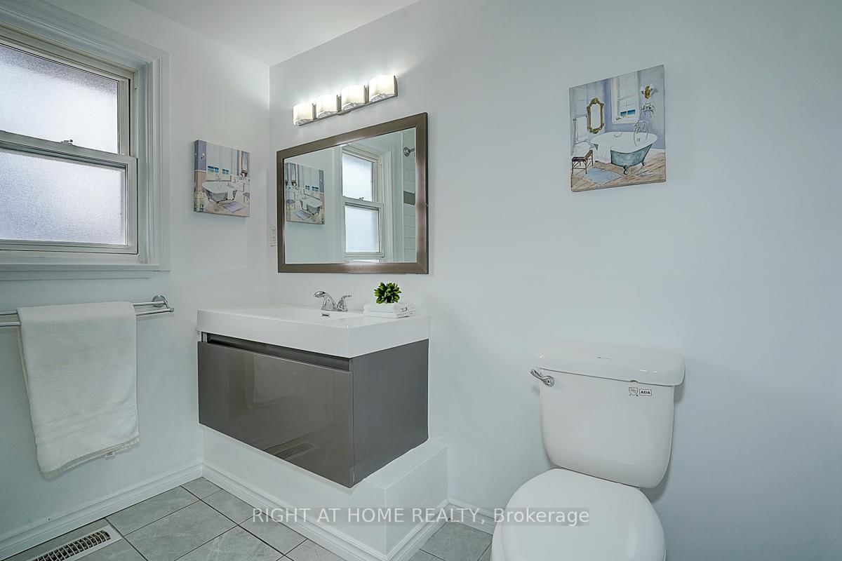 Detached House for sale at 11 Tullamore Road, Brampton, Ontario, L6W 1J6 - Brampton East - MLS: W12898264