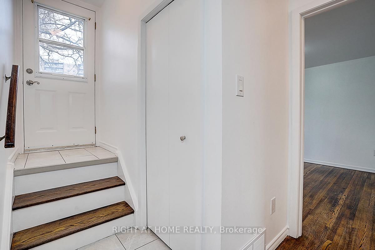 Detached House for sale at 11 Tullamore Road, Brampton, Ontario, L6W 1J6 - Brampton East - MLS: W12898264