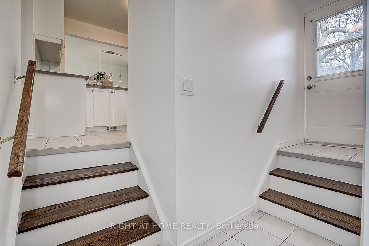 Detached House for sale at 11 Tullamore Road, Brampton, Ontario, L6W 1J6 - Brampton East - MLS: W12898264