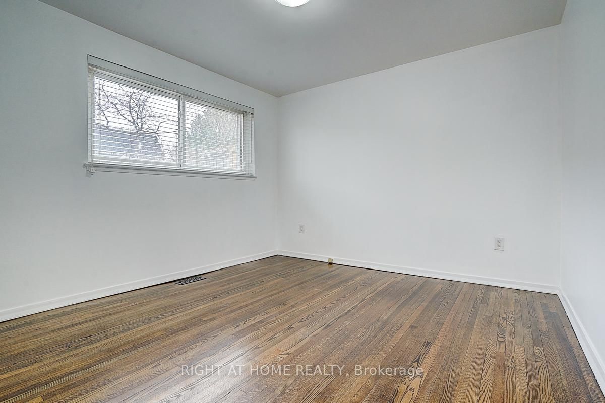 Detached House for sale at 11 Tullamore Road, Brampton, Ontario, L6W 1J6 - Brampton East - MLS: W12898264