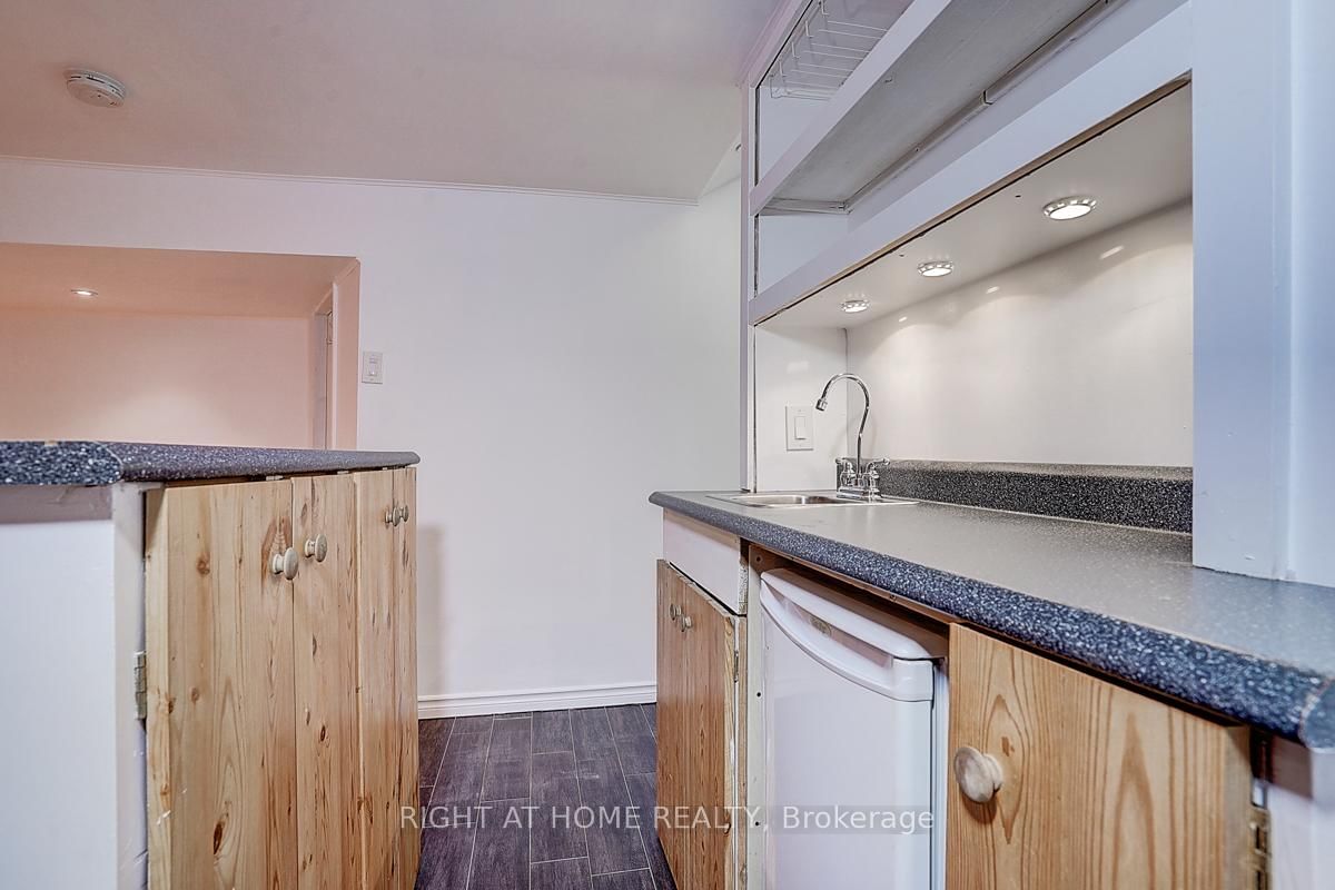 Detached House for sale at 11 Tullamore Road, Brampton, Ontario, L6W 1J6 - Brampton East - MLS: W12898264