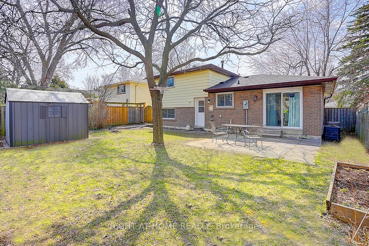 Detached House for sale at 11 Tullamore Road, Brampton, Ontario, L6W 1J6 - Brampton East - MLS: W12898264