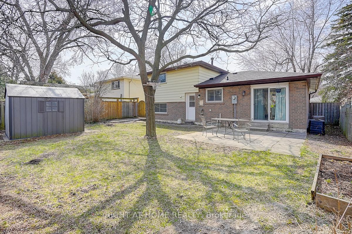 Detached House for sale at 11 Tullamore Road, Brampton, Ontario, L6W 1J6 - Brampton East - MLS: W12898264