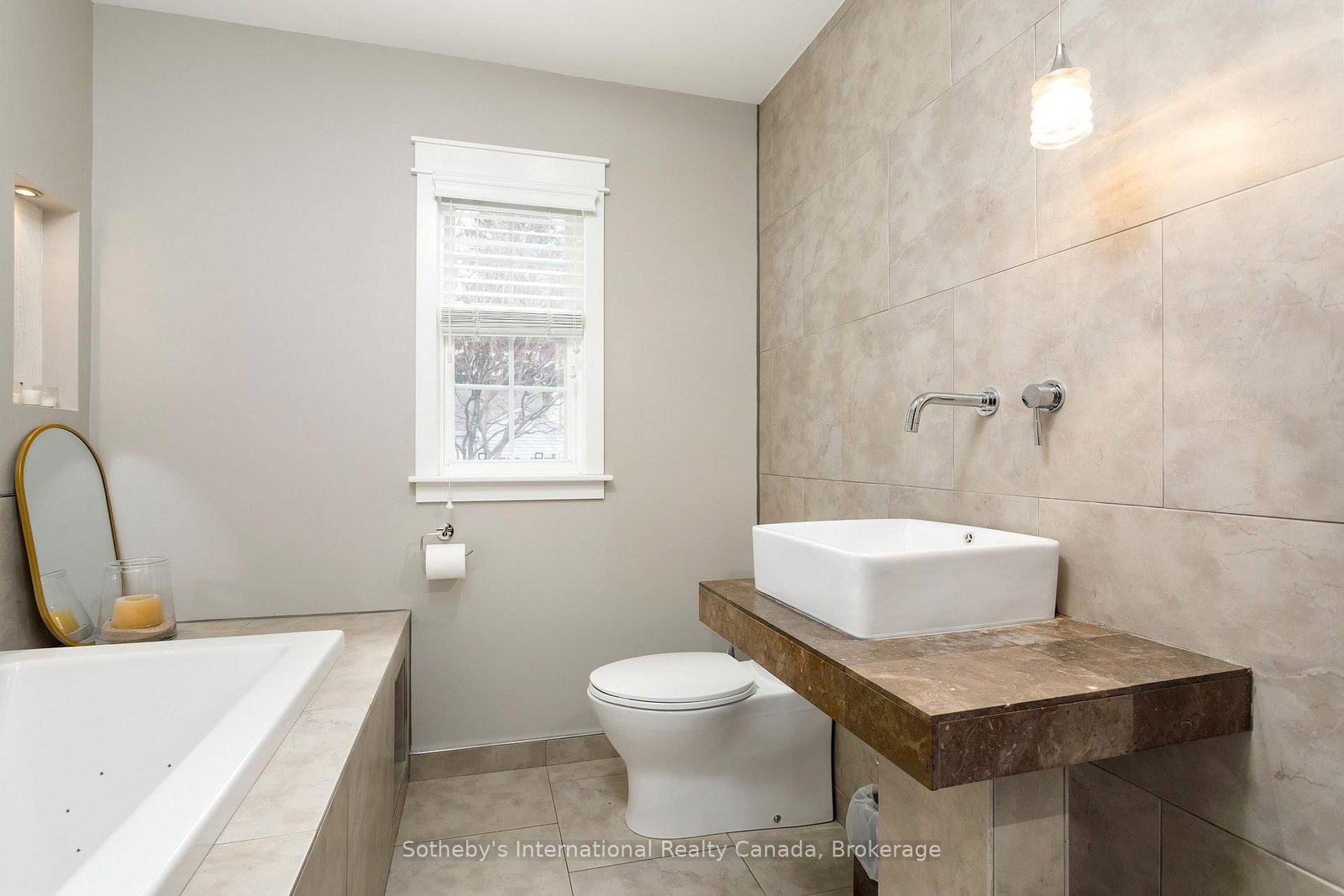 Detached House for sale at 32 Anderson Street, Oakville, Ontario, L6K 1A5 - Central - MLS: W12898434