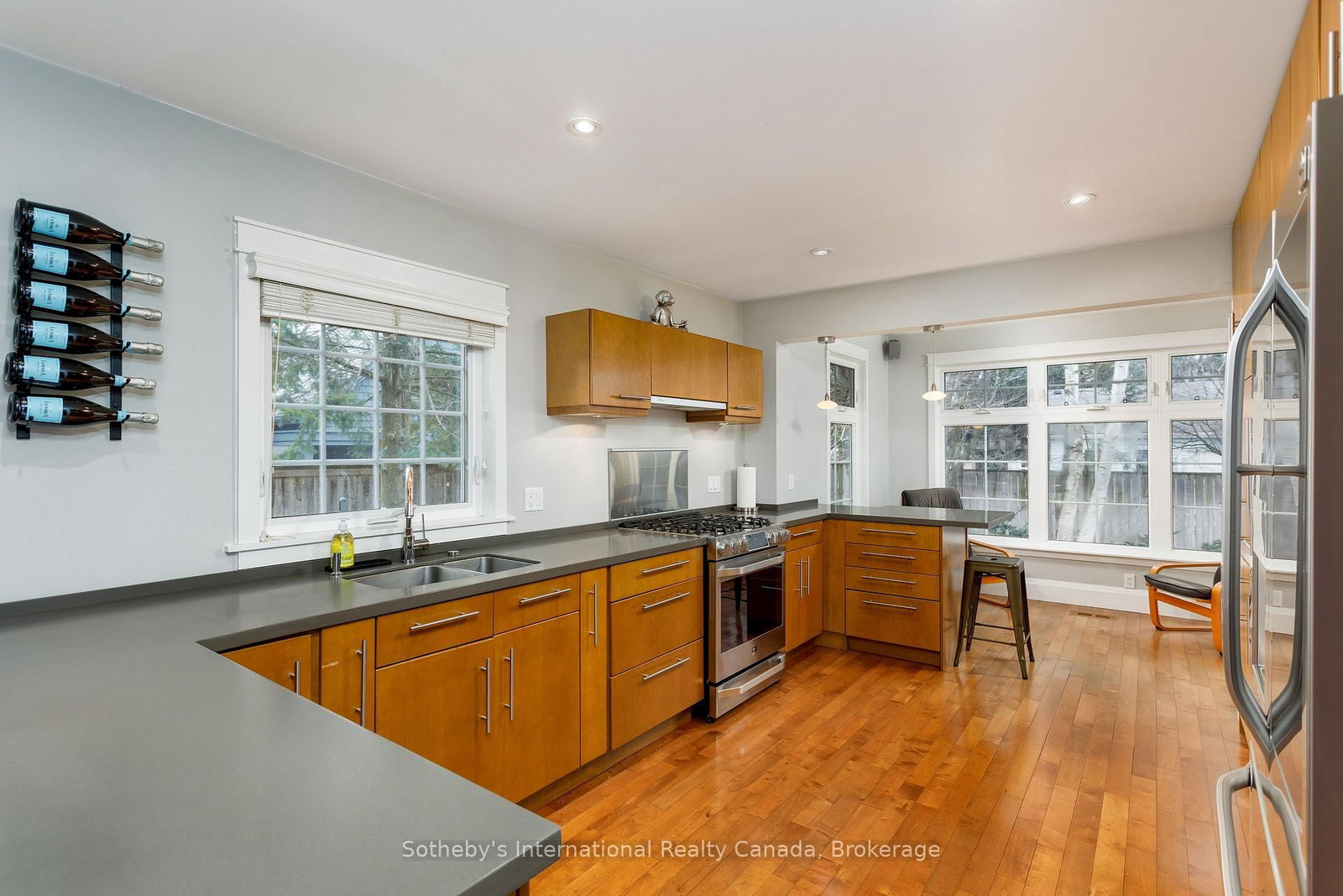 Detached House for sale at 32 Anderson Street, Oakville, Ontario, L6K 1A5 - Central - MLS: W12898434