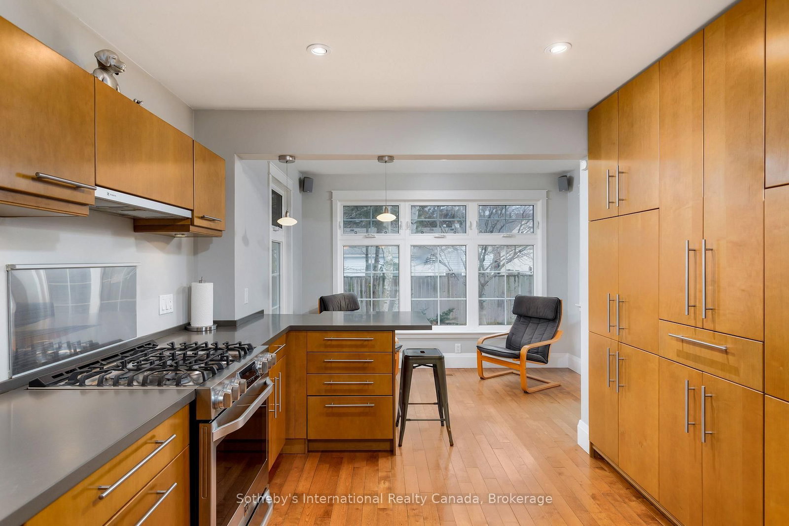 Detached House for sale at 32 Anderson Street, Oakville, Ontario, L6K 1A5 - Central - MLS: W12898434