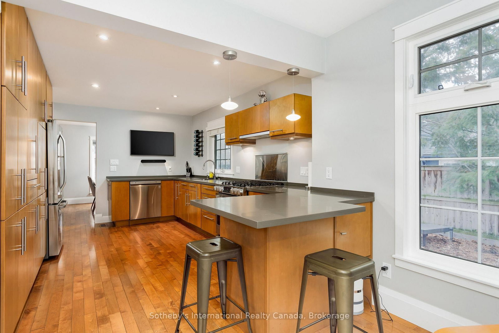 Detached House for sale at 32 Anderson Street, Oakville, Ontario, L6K 1A5 - Central - MLS: W12898434