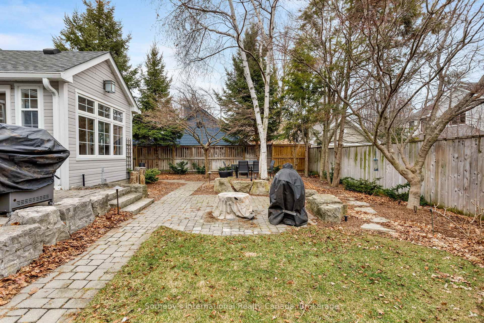 Detached House for sale at 32 Anderson Street, Oakville, Ontario, L6K 1A5 - Central - MLS: W12898434