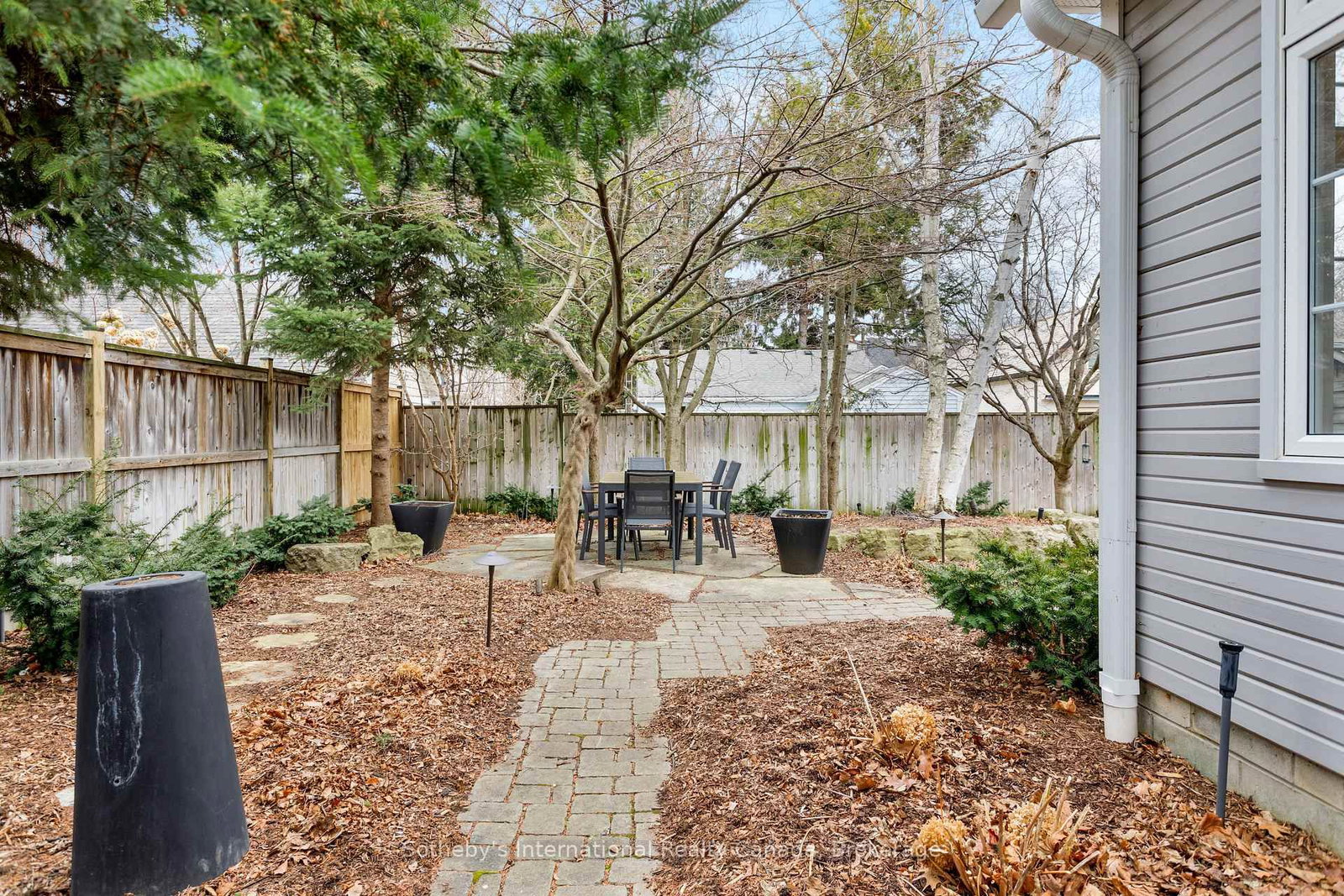 Detached House for sale at 32 Anderson Street, Oakville, Ontario, L6K 1A5 - Central - MLS: W12898434