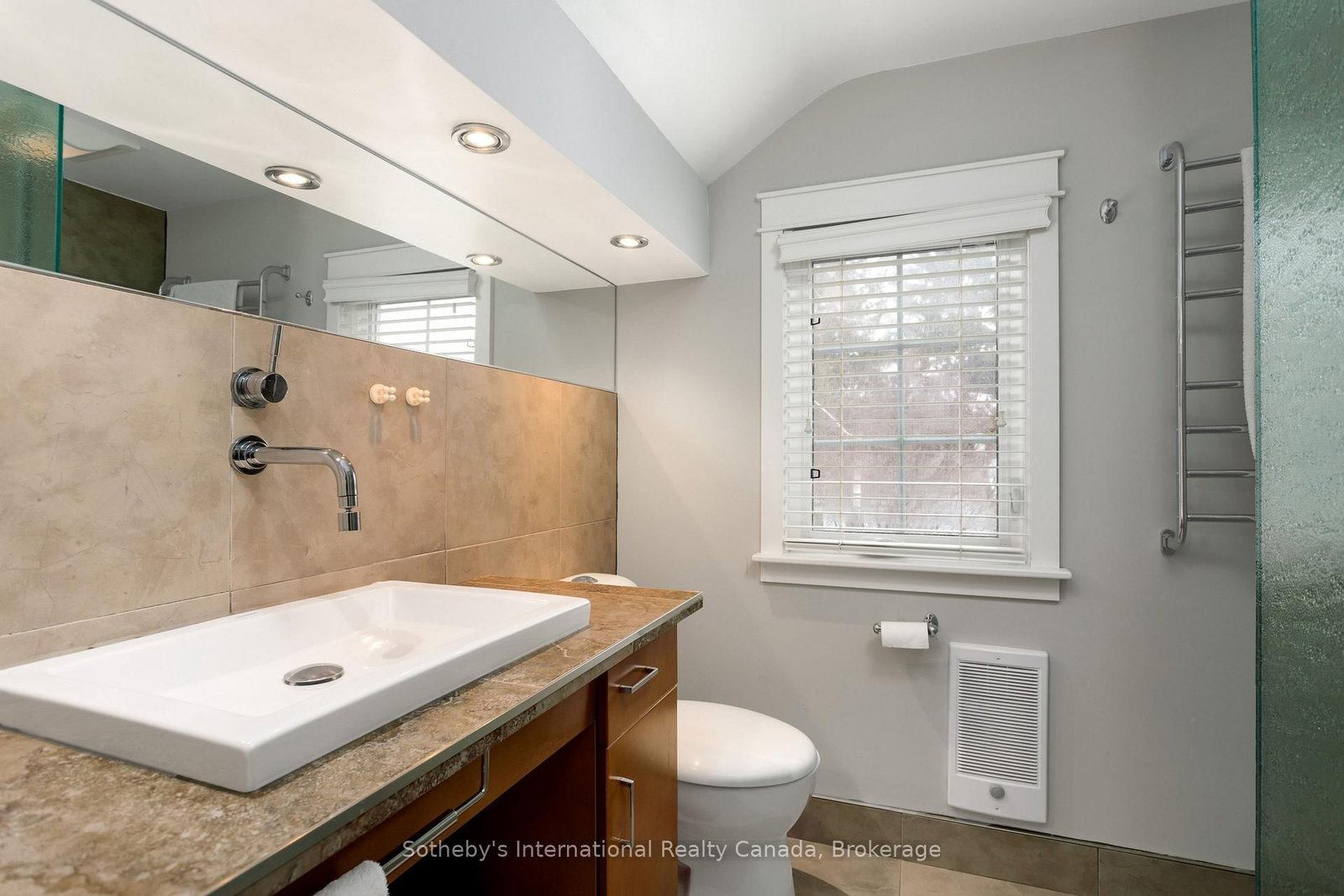 Detached House for sale at 32 Anderson Street, Oakville, Ontario, L6K 1A5 - Central - MLS: W12898434