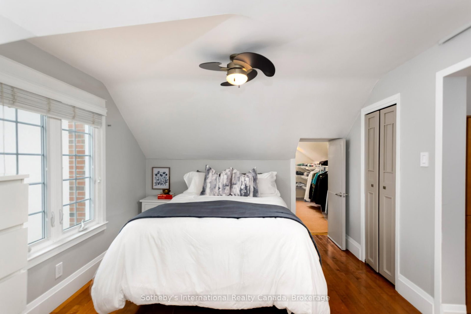 Detached House for sale at 32 Anderson Street, Oakville, Ontario, L6K 1A5 - Central - MLS: W12898434