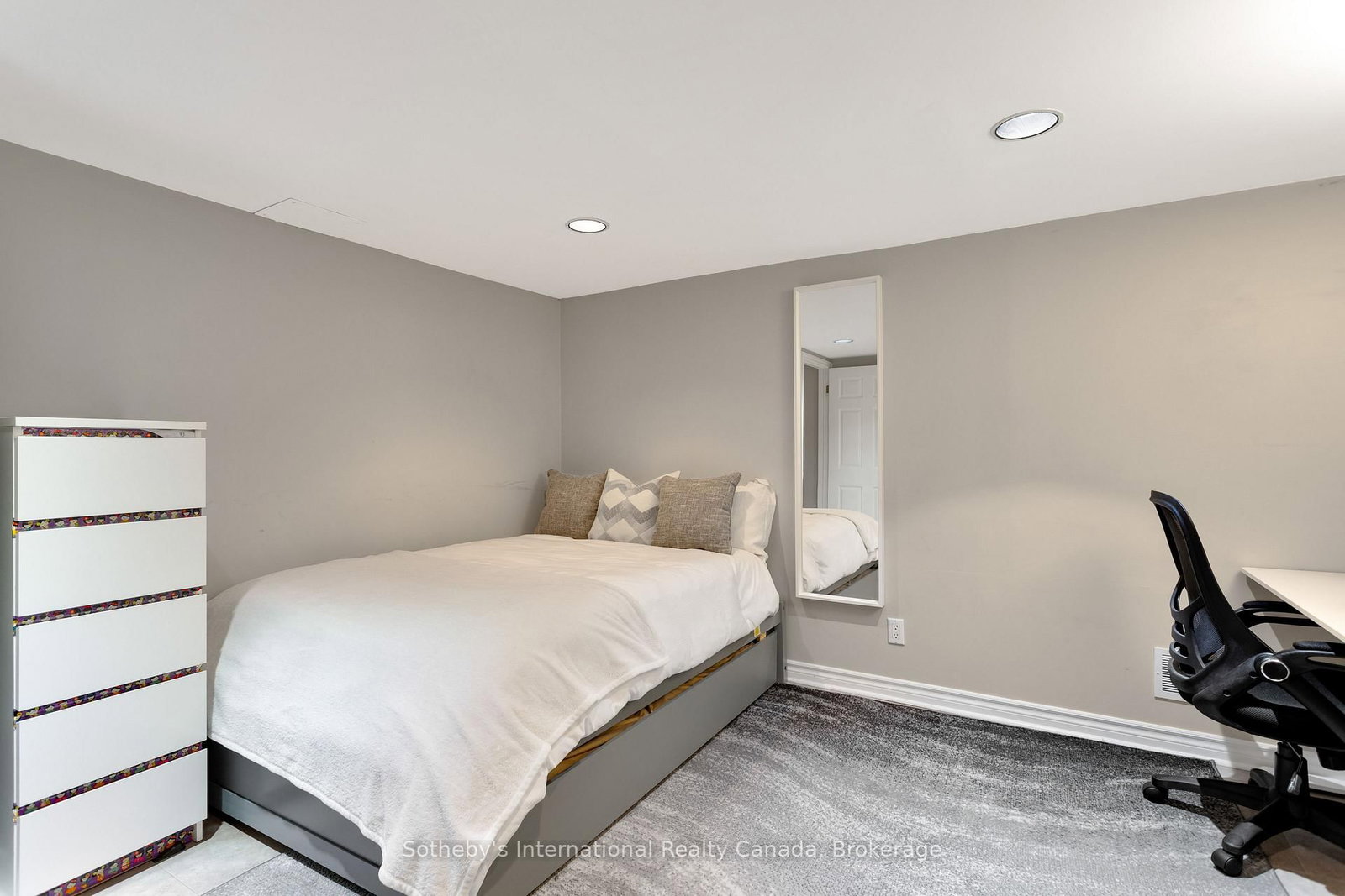 Detached House for sale at 32 Anderson Street, Oakville, Ontario, L6K 1A5 - Central - MLS: W12898434