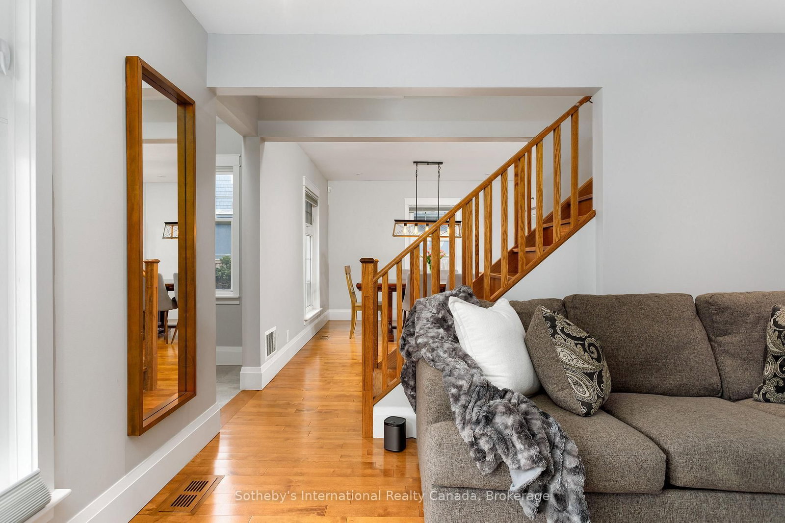 Detached House for sale at 32 Anderson Street, Oakville, Ontario, L6K 1A5 - Central - MLS: W12898434