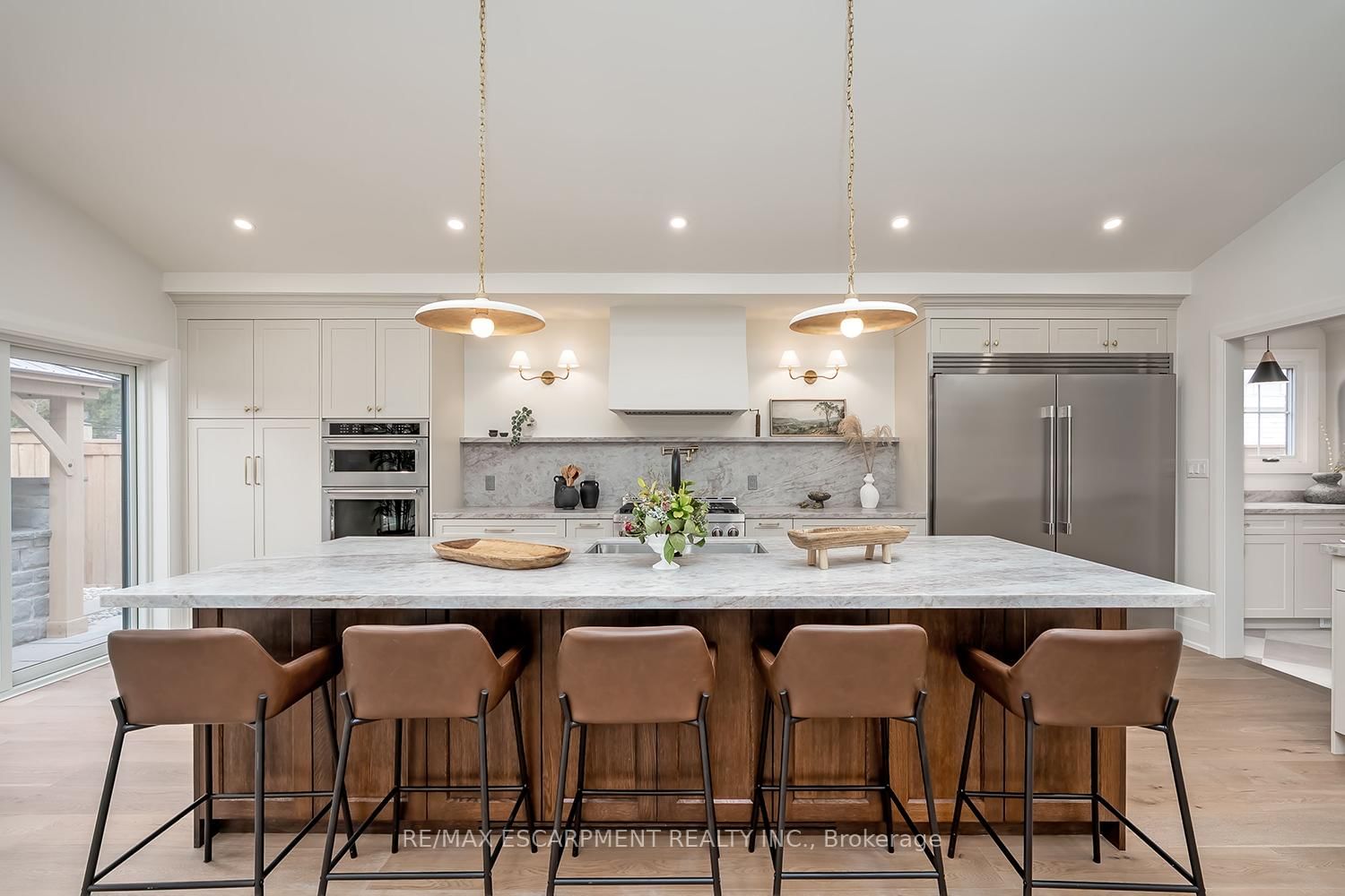 Detached House for sale at 251 Glen Afton Drive, Burlington, Ontario, L7L 1G8 - Shoreacres - MLS: W12898604