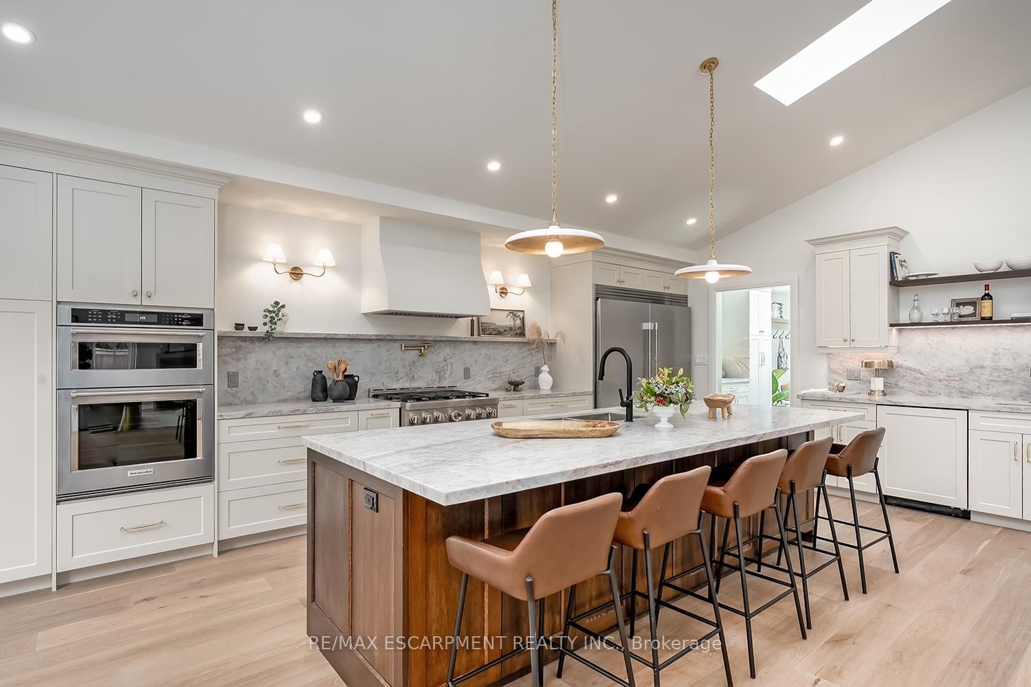 Detached House for sale at 251 Glen Afton Drive, Burlington, Ontario, L7L 1G8 - Shoreacres - MLS: W12898604